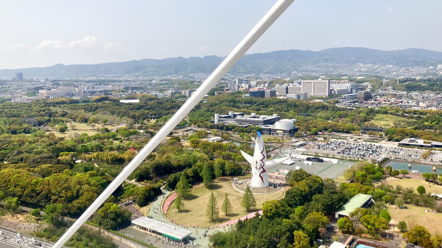 OSAKA WHEEL のゴンドラから見た万博記念公園の写真