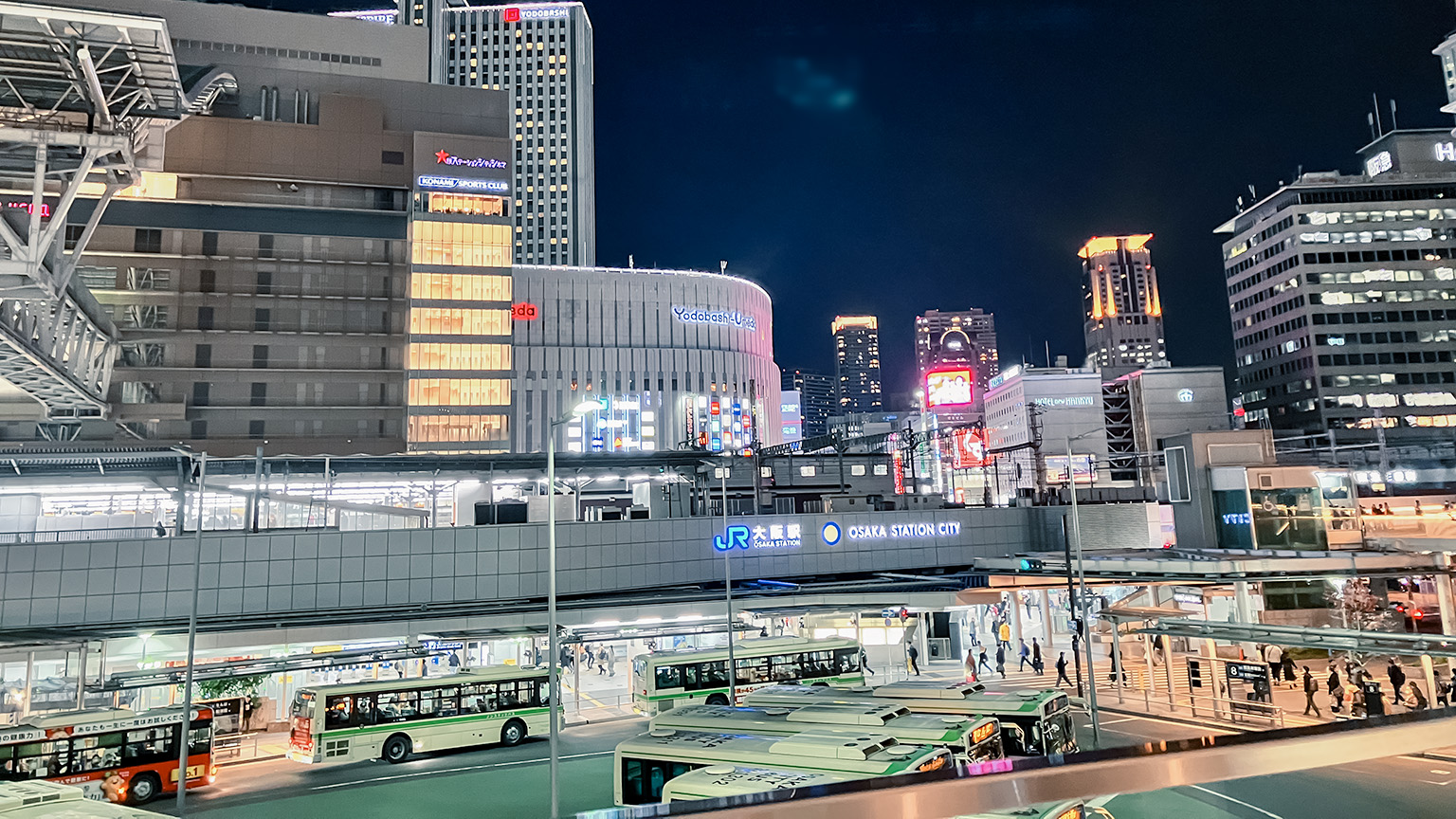夜の大阪ステーションシティの写真