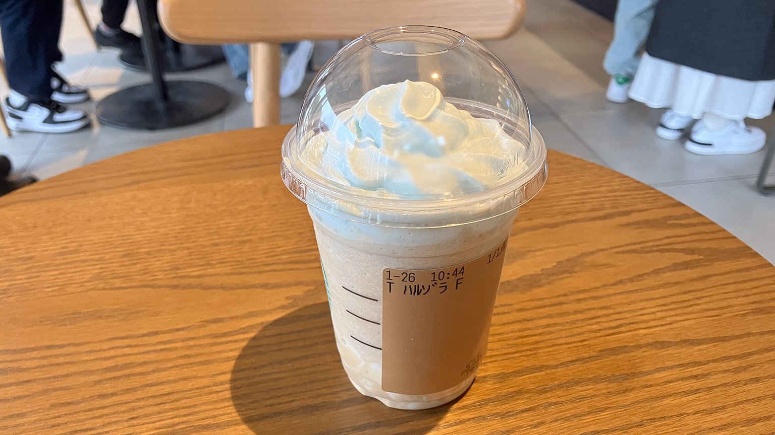 スタバの春空ミルクコーヒーフラペチーノの写真