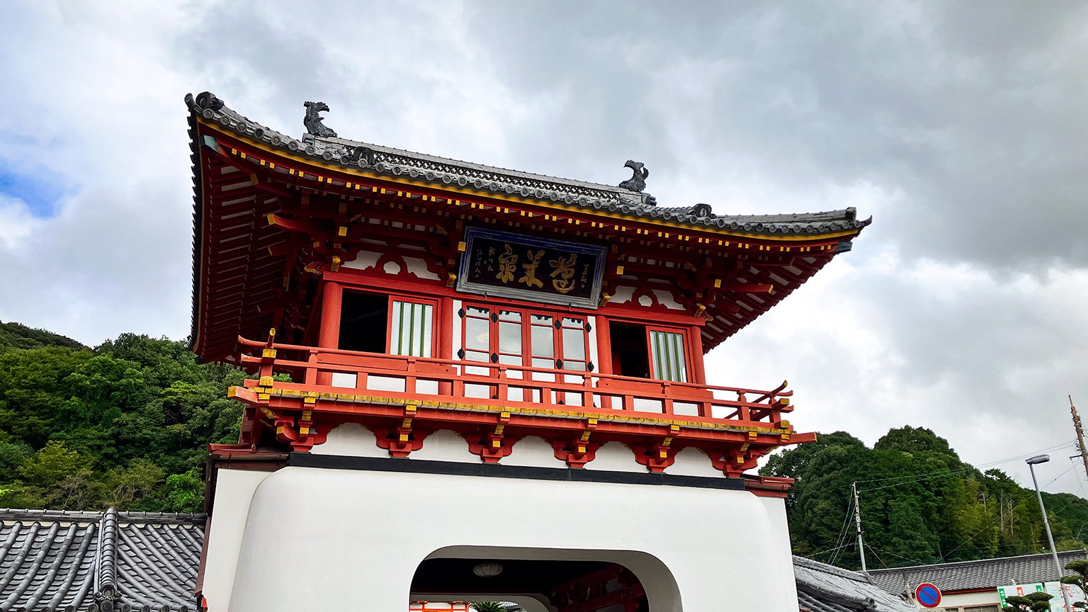 武雄温泉の楼門の写真
