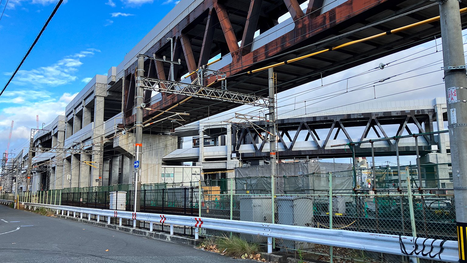 阪急淡路駅南側の高架の写真