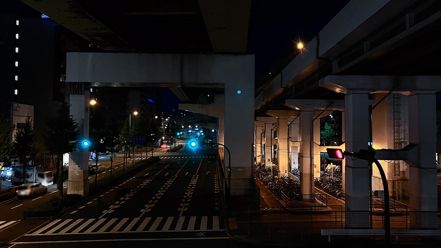 波除歩道橋から見た中央大通の写真