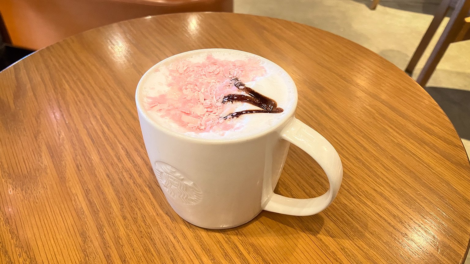 スターバックスの桜咲くよラテの写真