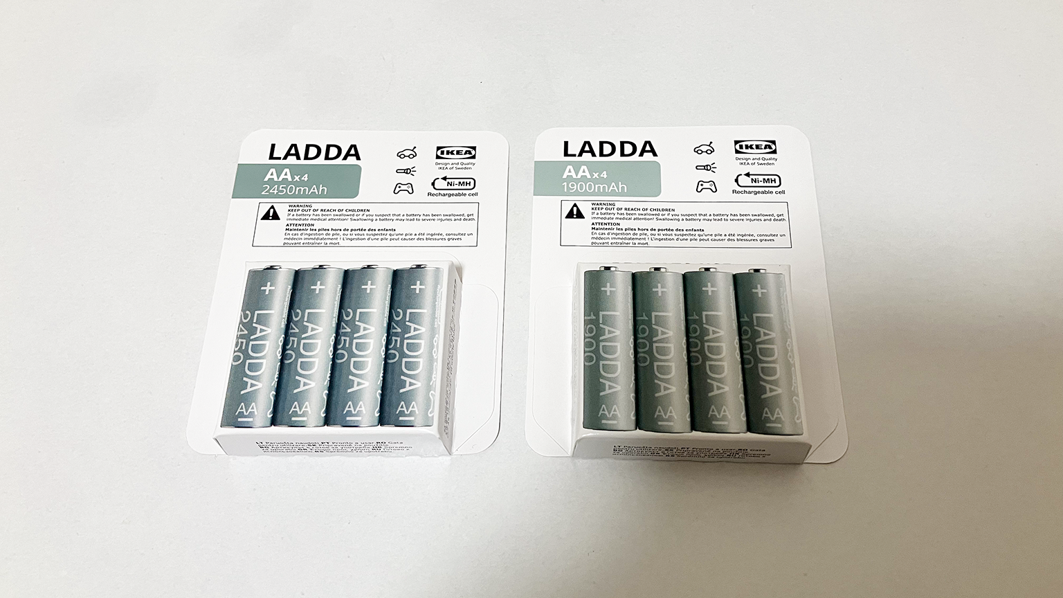 IKEAの充電式電池LADDAの2450mAhと1900mAhの写真