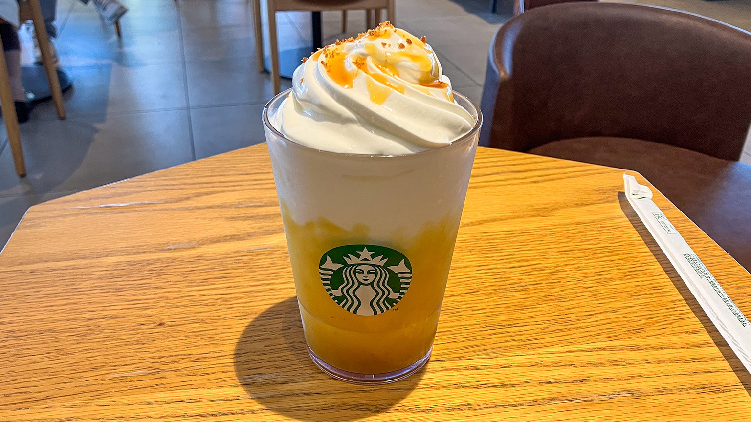 スタバのとろり蜜芋紅はるかフラペチーノの写真