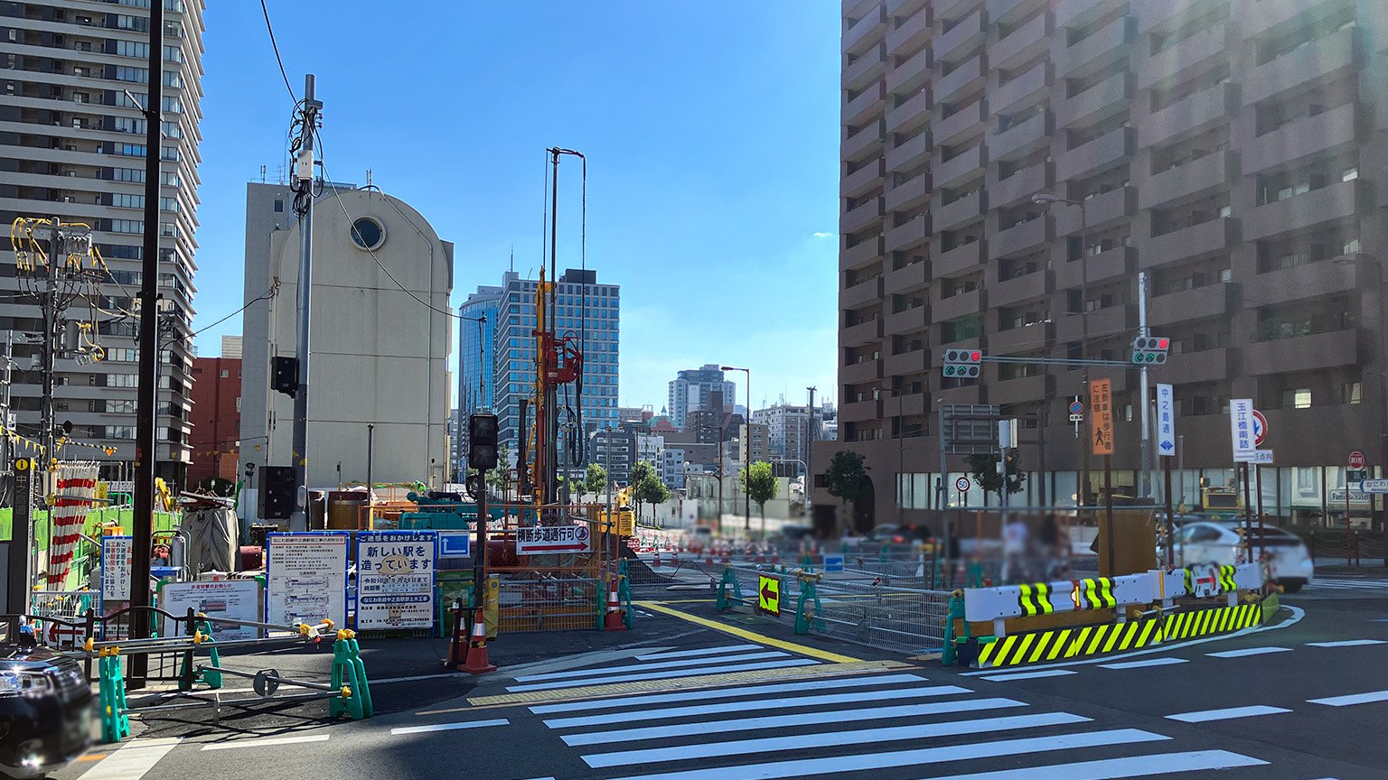なにわ筋線の新しい駅をつくっている工事現場の写真