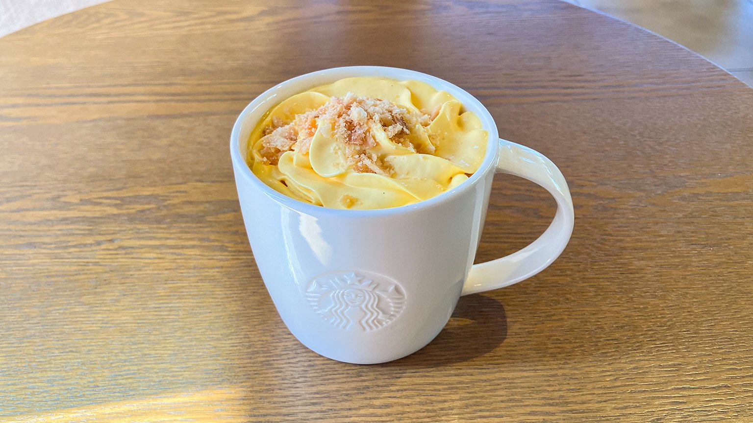 スタバのシュークリームラテの写真
