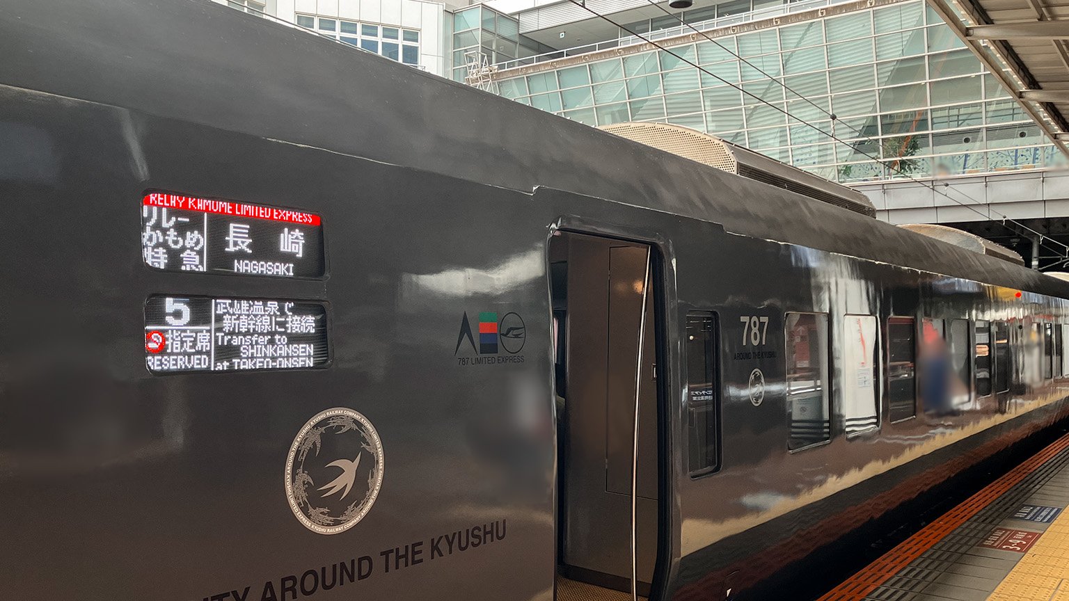 博多駅に停車する長崎行きリレーかもめ号の写真