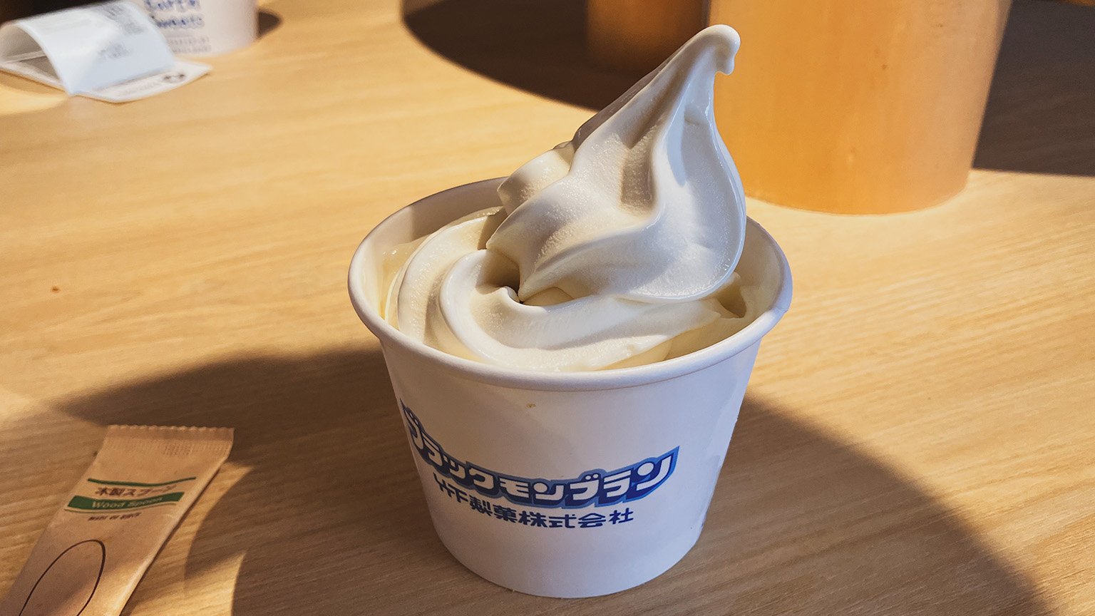 大阪・関西万博の EARTH SWEETS の豆乳ソフトクリームの写真