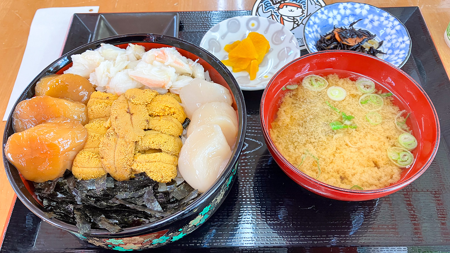 樺太食堂の生うに三色丼の写真