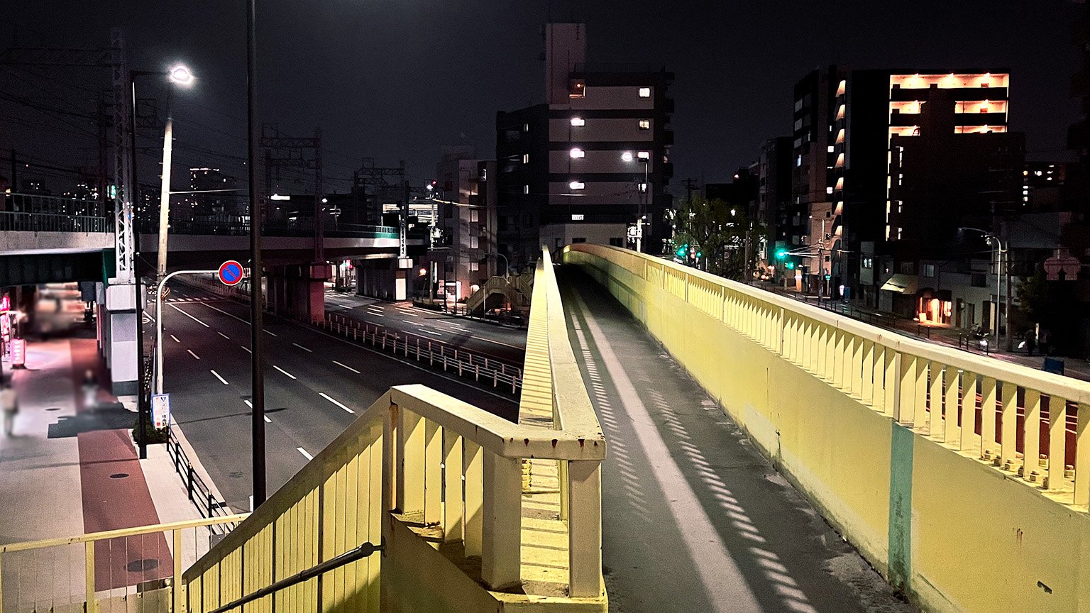 阪神千鳥橋駅前の千鳥橋歩道橋からの景色の写真