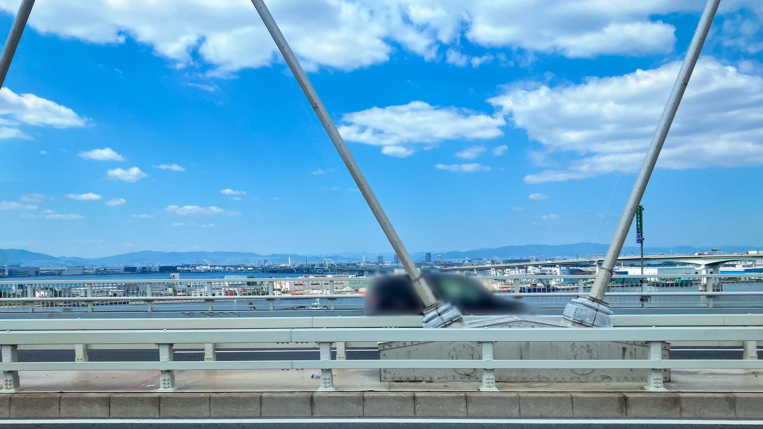 万博会場行きシャトルバスからの景色の写真