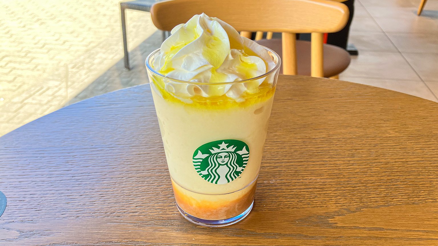 スタバの洋なし生キャラメルフラペチーノの写真