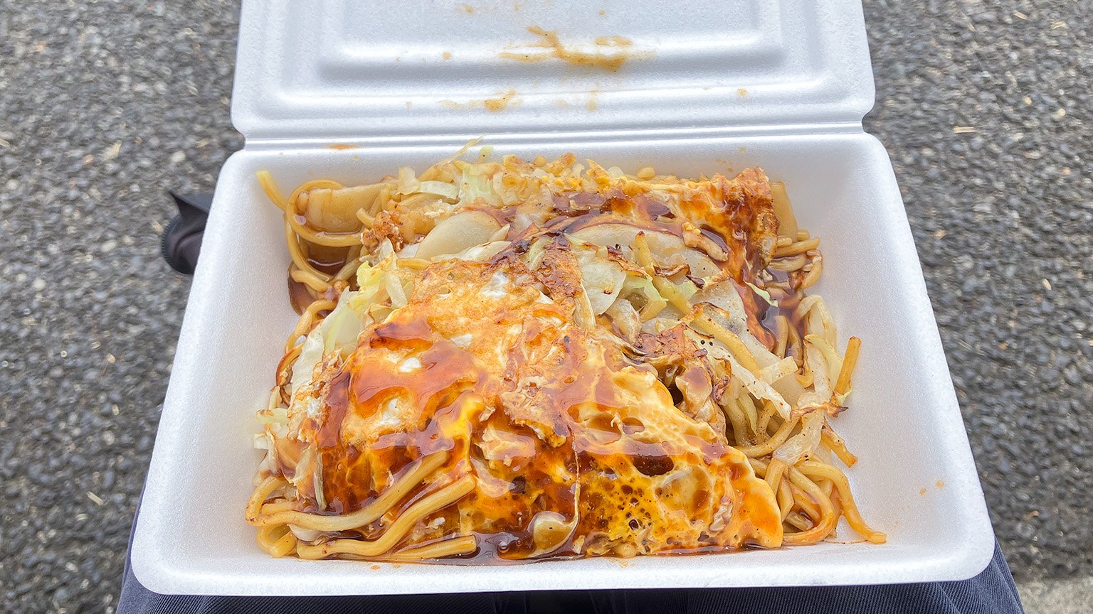 高師浜駅近くの「ふくちゃん」のミニ豚モダン焼の写真