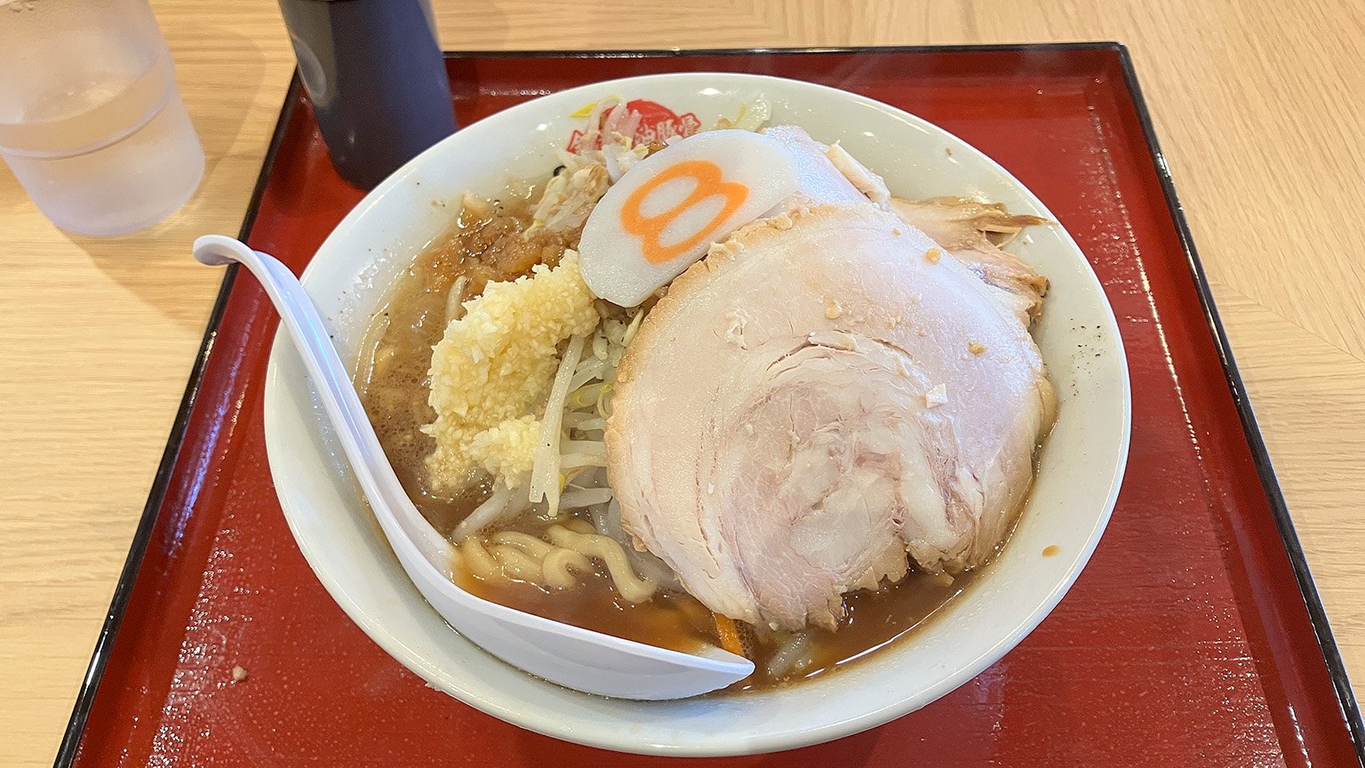 金澤醤油豚骨８番らーめん姫路市川橋通店の金澤醤油豚骨普通サイズの写真