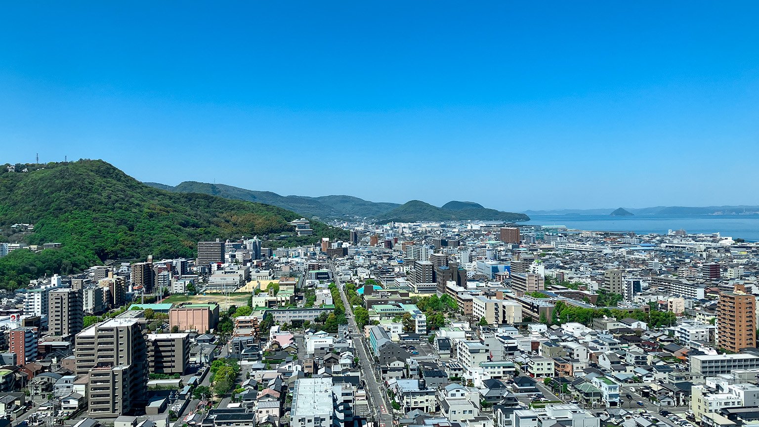 香川県庁の展望室から見た西側の景色の写真