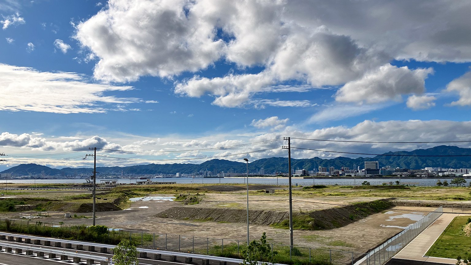 神戸空港の第2ターミナルビルの展望デッキからの景色の写真
