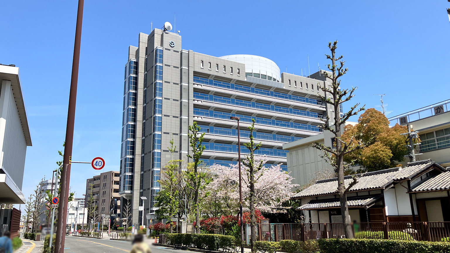 八尾市役所の写真