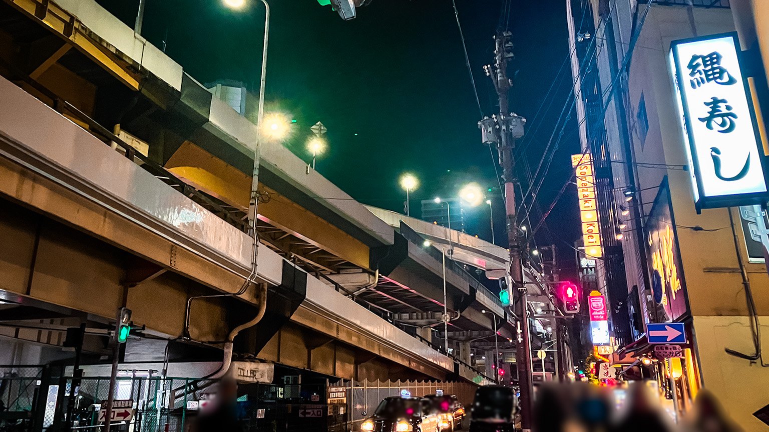 新御堂筋の高架下の写真