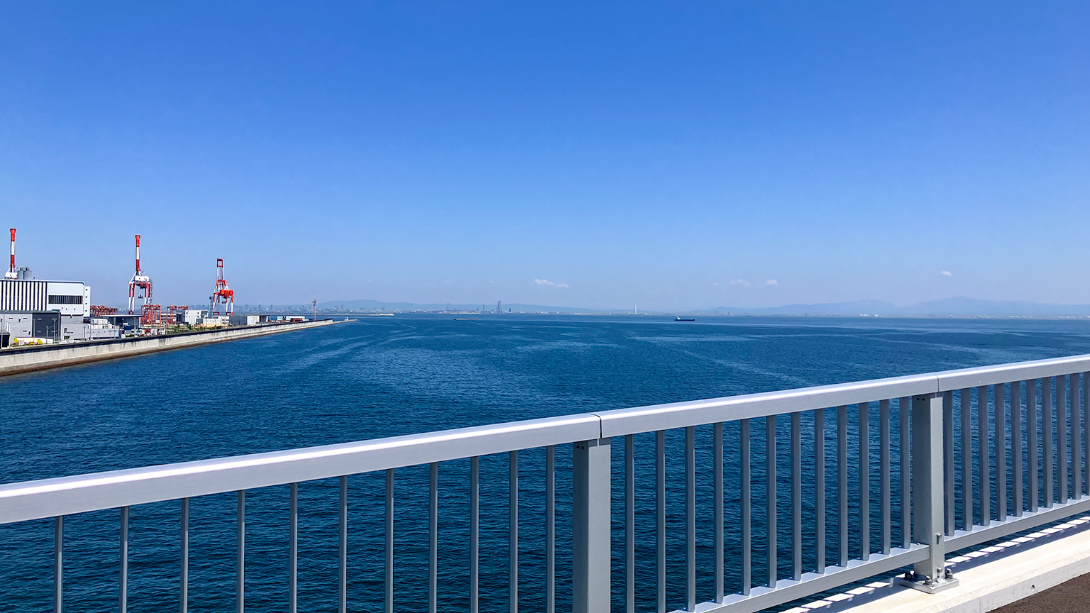 神戸スカイブリッジから見る大阪湾の写真