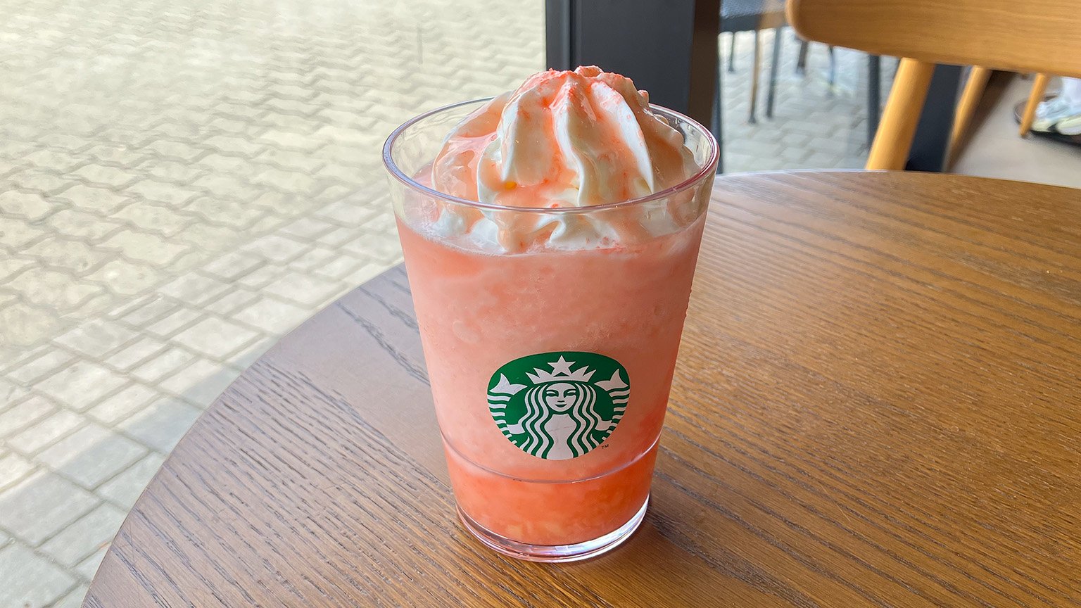 スタバのヘブンリーピーチフラペチーノの写真
