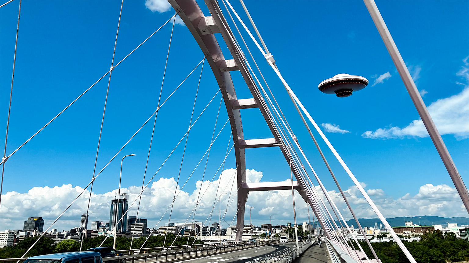 大阪の空にUFOが出現した写真