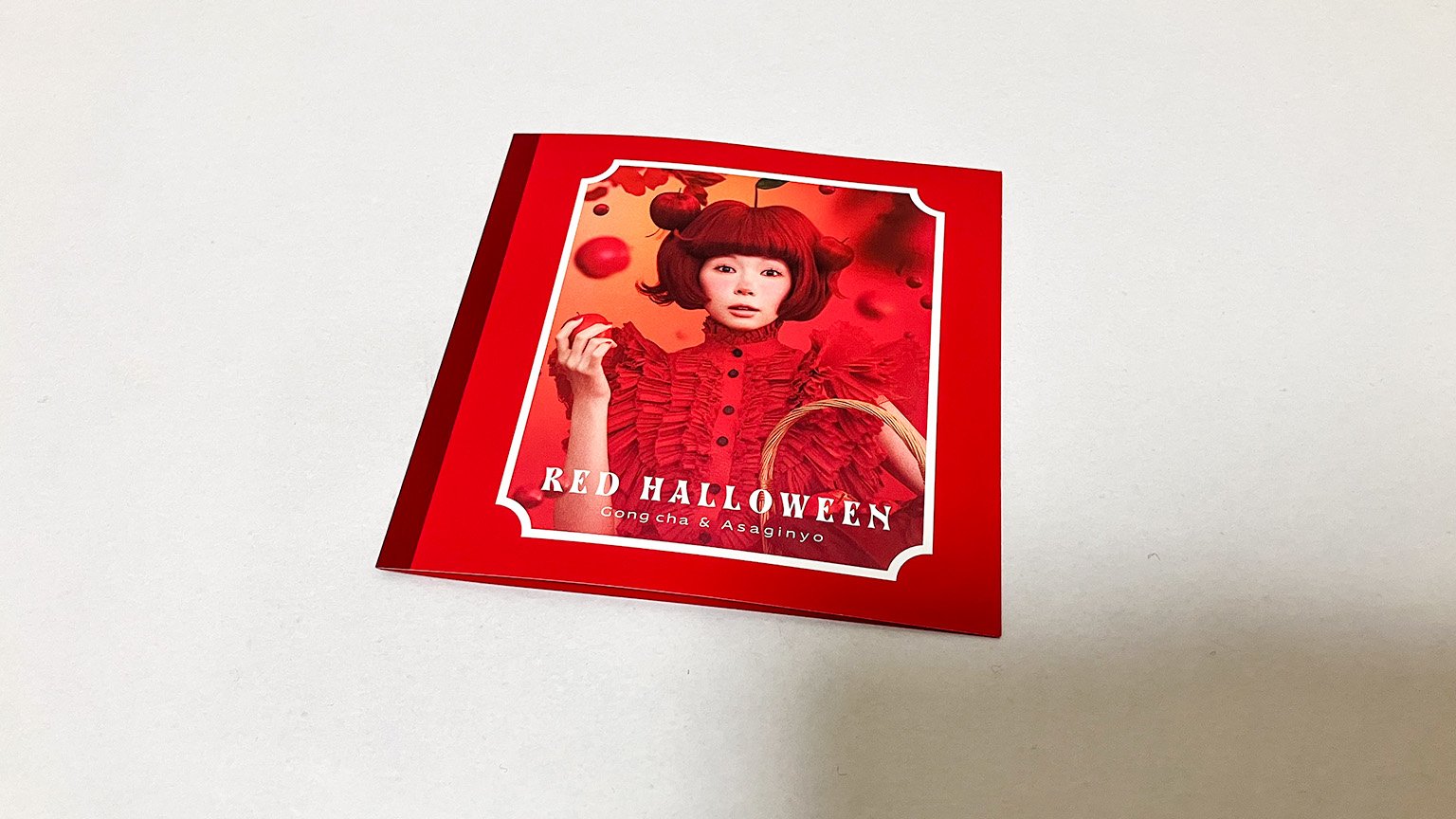 ゴンチャの「RED HALLOWEEN」のストーリーが入ったブックレットの写真