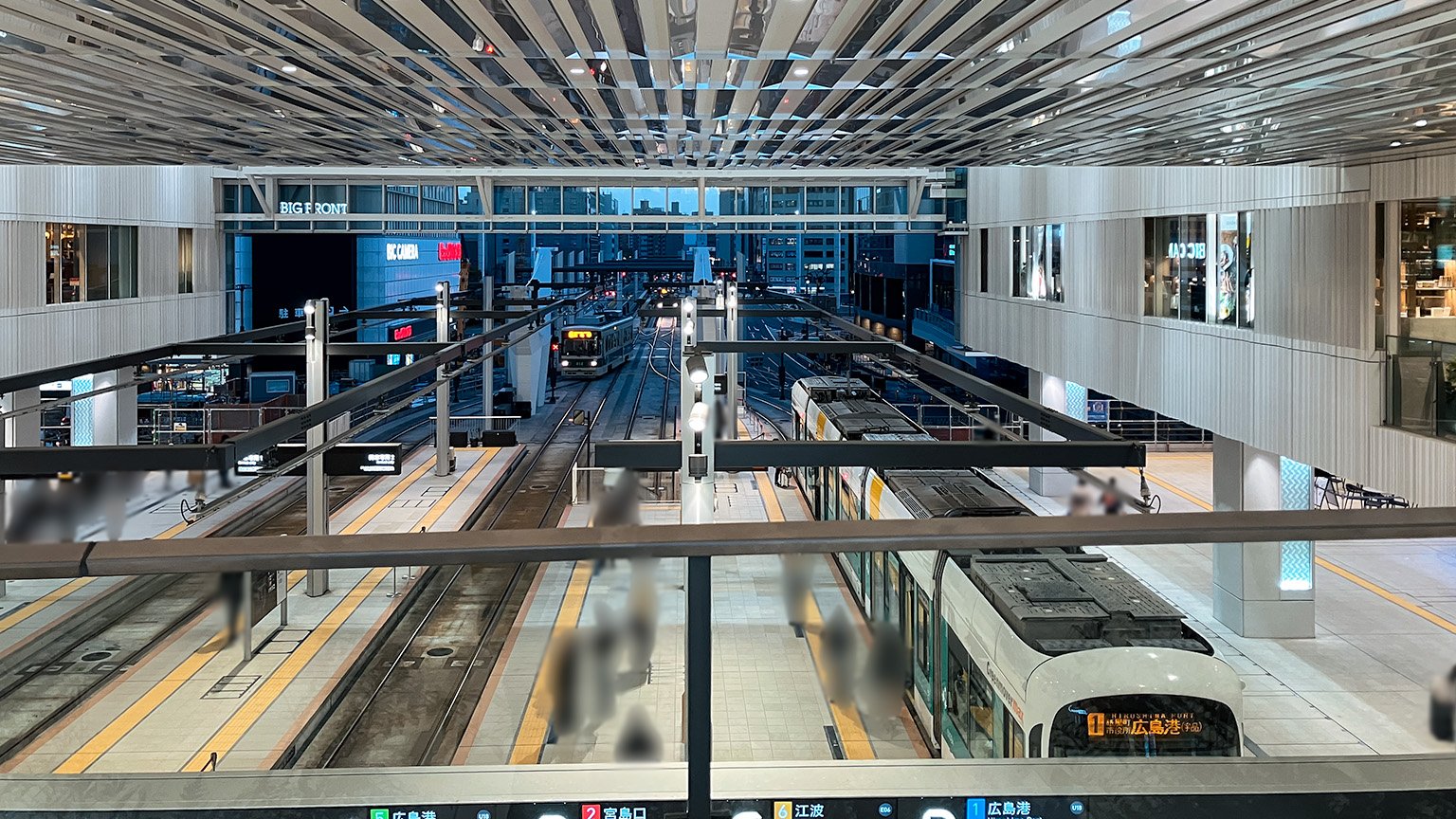 広島駅の路面電車のりばの写真